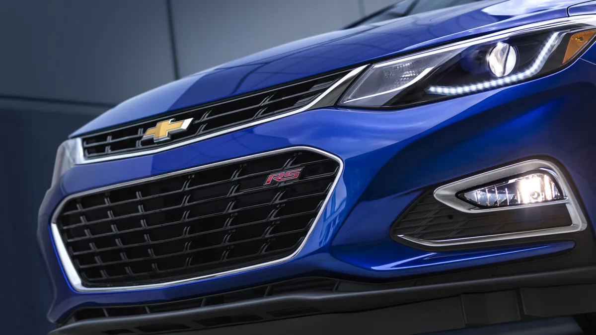 The Cruze headlamps sweep back into the front fenders and an expressive, stacked dual-port grille design offers upscale attention to detail. LT and Premier models feature premium forward lighting systems, including projector-beam headlamps and LED signature daytime running lamps.