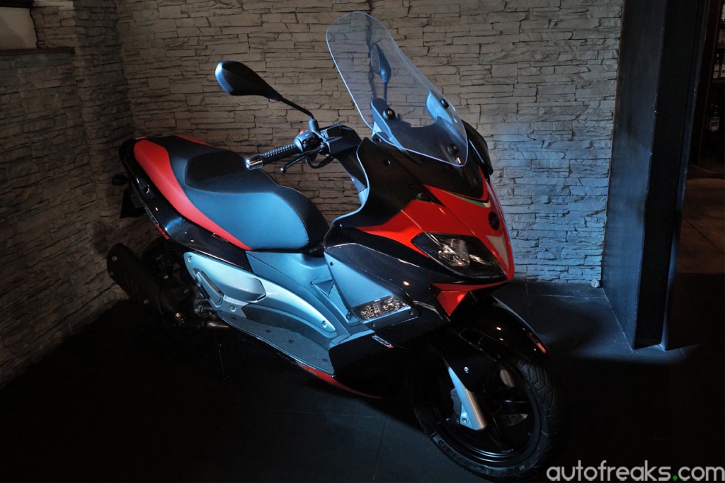 Aprilia Sr Max 300 Scootourer Introduced In Malaysia Priced From Rm28 800 Autofreaks Com