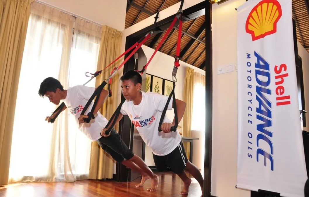 Fakhrusy Rostam and Helmi Azman being tested on their core muscle strength during the camp