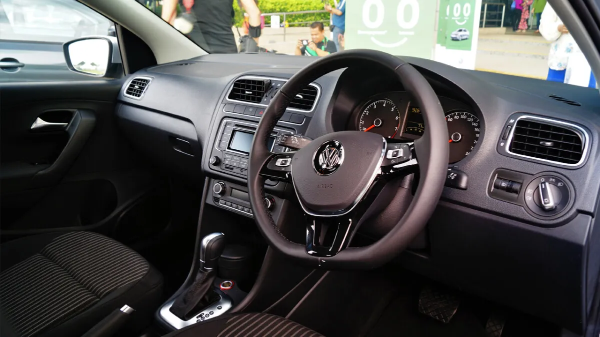 Volkswagen_Polo_Sedan_facelift (2)