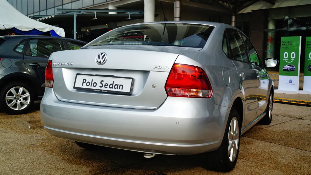 Volkswagen_Polo_Sedan_facelift (4)