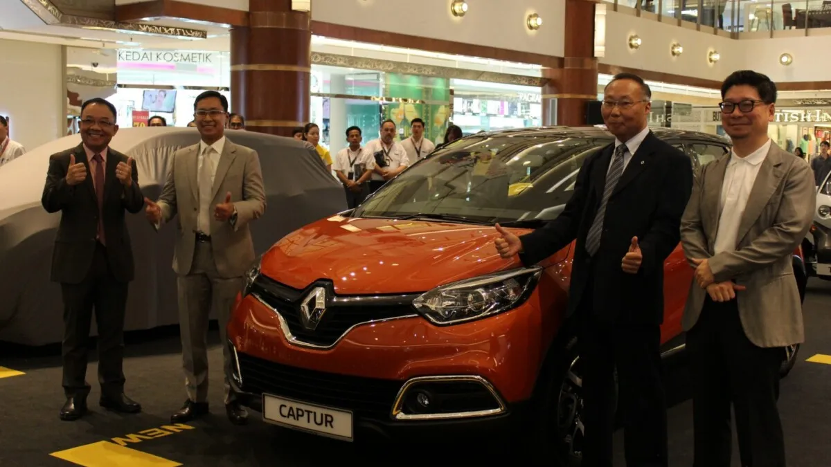 At the preview of Captur - Renault's first urban crossover
