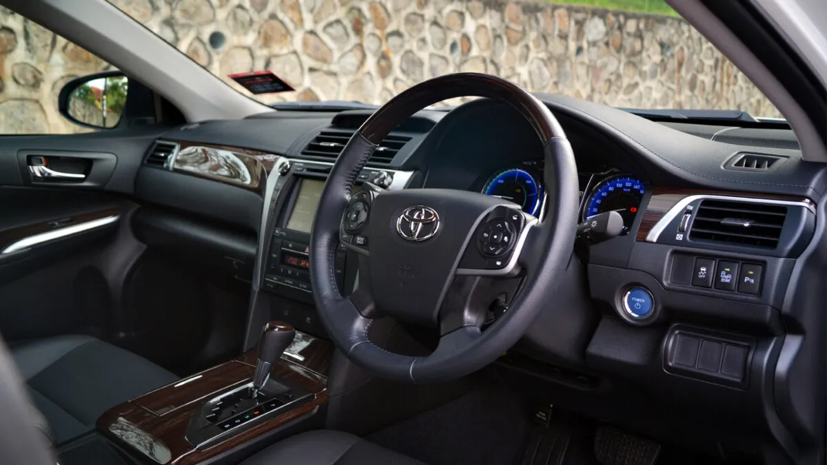Toyota_Camry_Hybrid_2015 (1)