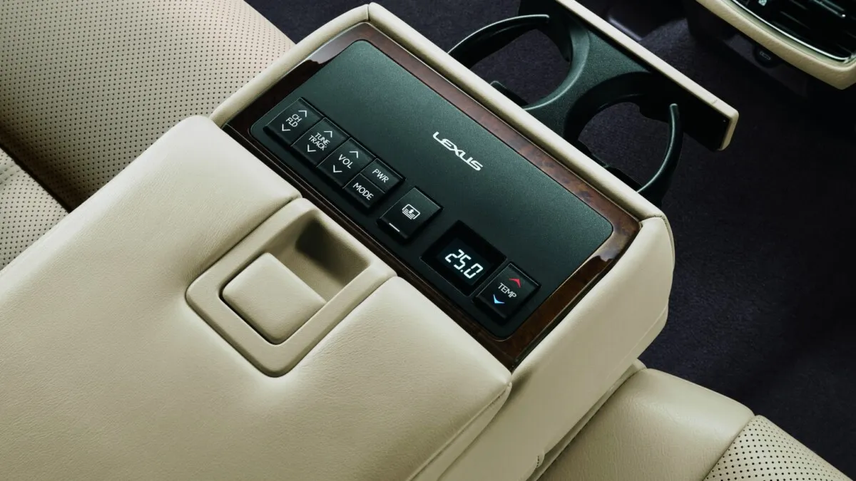 3-zone Air Conditioning & Rear Armrest Control Panel