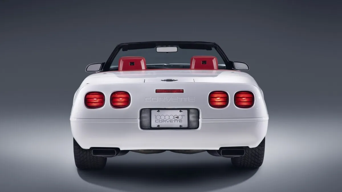 Today, Chevrolet unveiled the restored 1-millionth Corvette, the 1992 Corvette damaged on Feb. 12, 2014 in the sinkhole disaster at the National Corvette Museum’s Skydome.