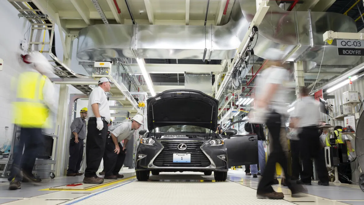 Lexus begins production in the US (13)