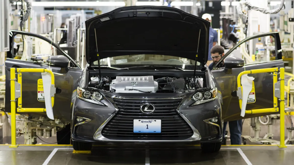 Lexus begins production in the US (17)