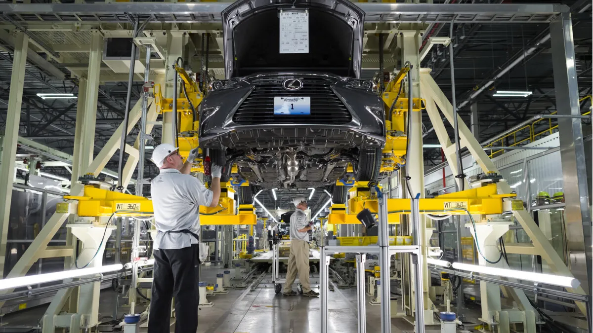 Lexus begins production in the US (21)