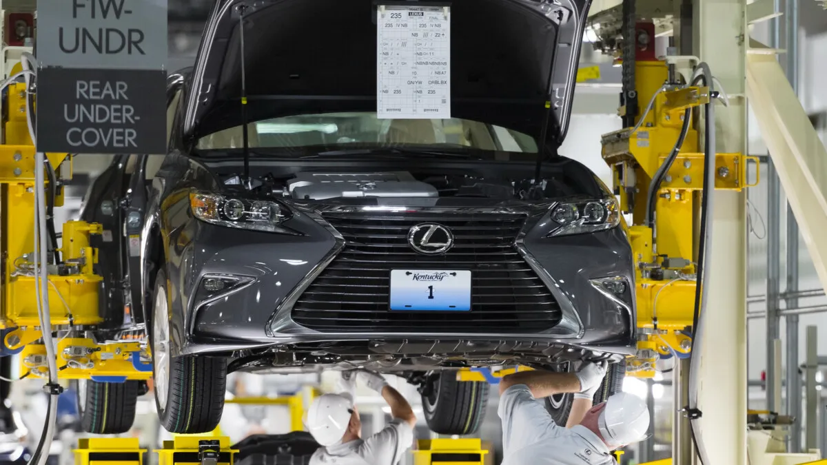 Lexus begins production in the US (22)
