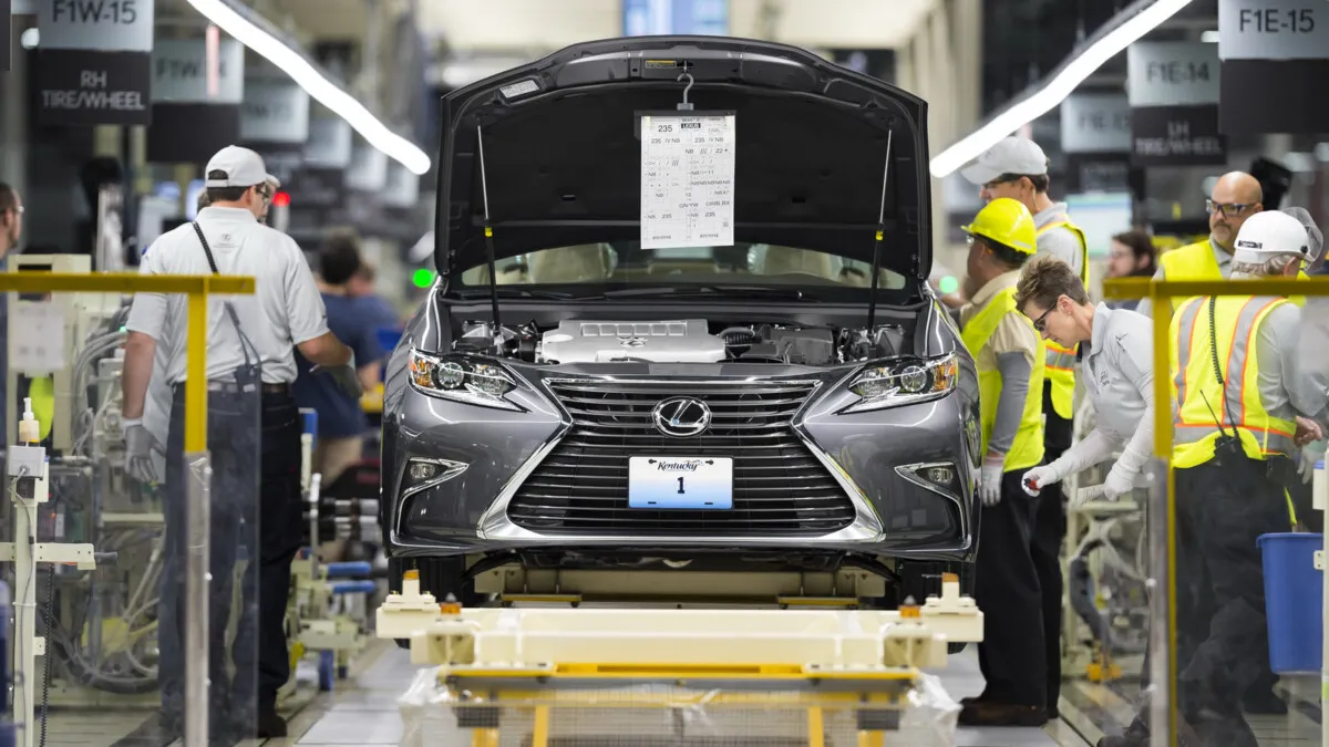 Lexus begins production in the US (24)