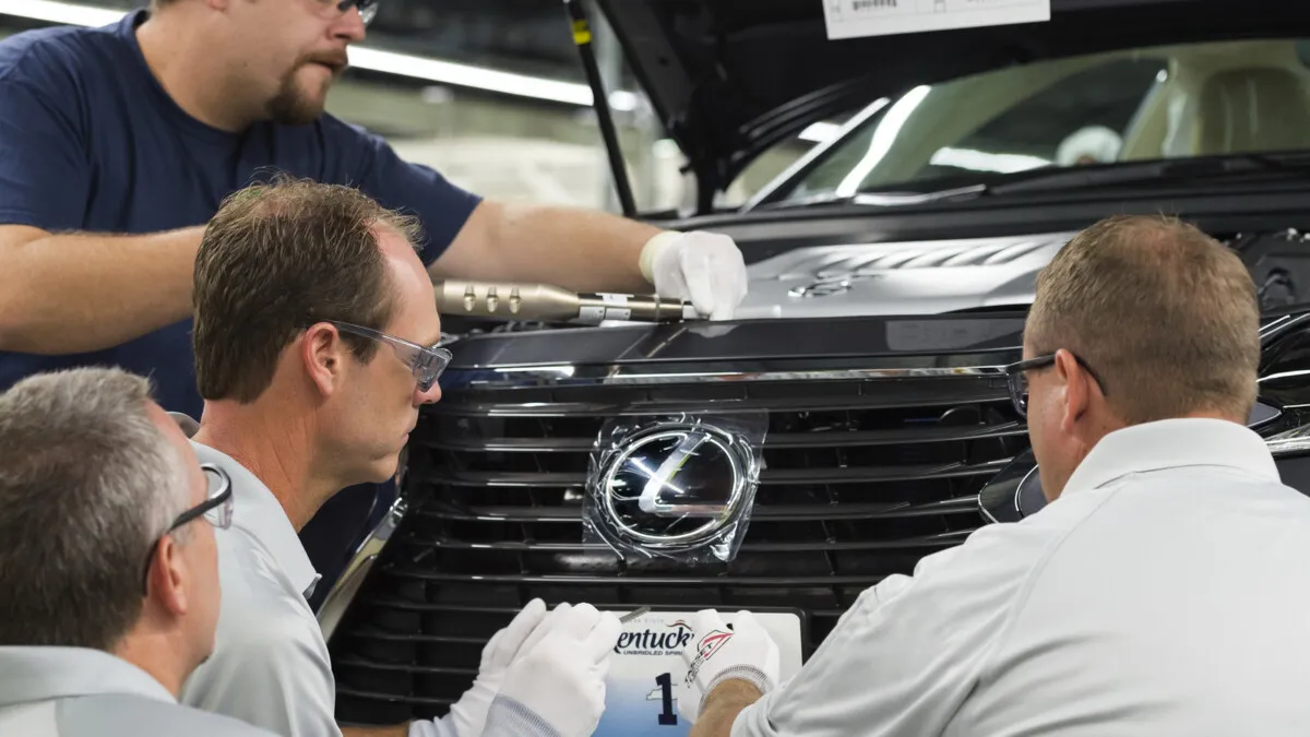 Lexus begins production in the US (30)