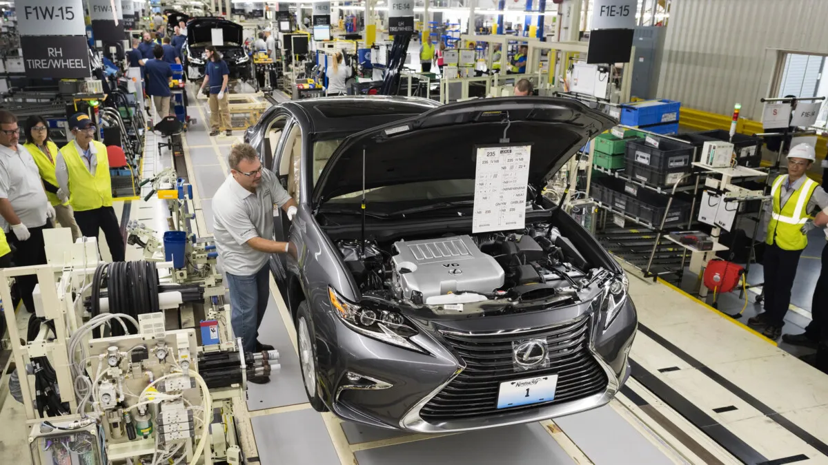 Lexus begins production in the US (33)