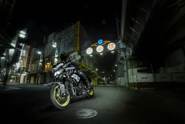 2016-Yamaha-MT-10-11