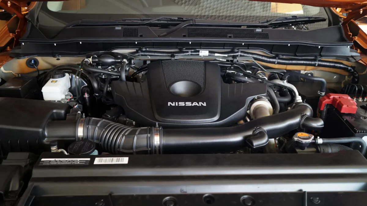 Nissan_Navara_Twin_Cab_VL_1_Engine