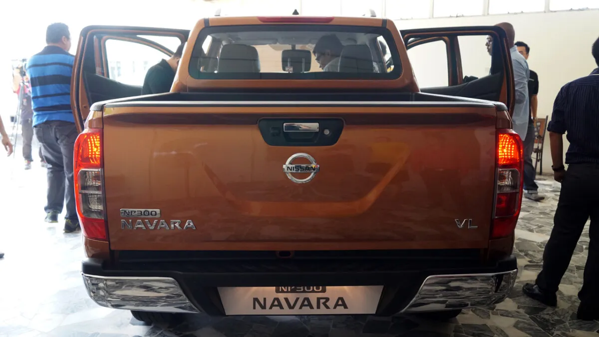 Nissan_Navara_Twin_Cab_VL_7