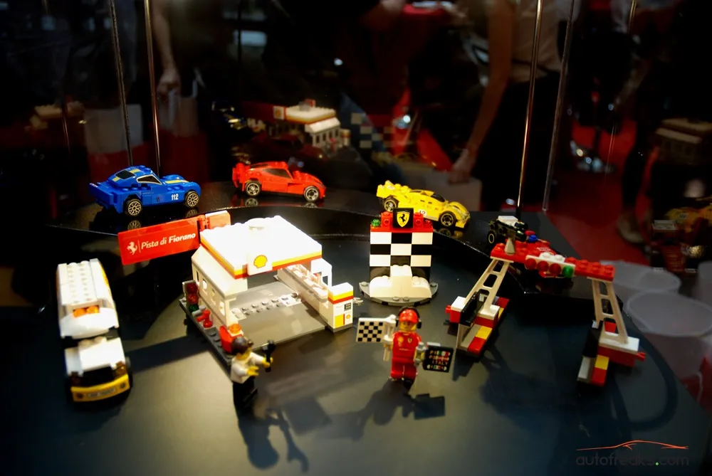 Lego Shell V Power Forecourt Promotional 3ft High Pit Crew