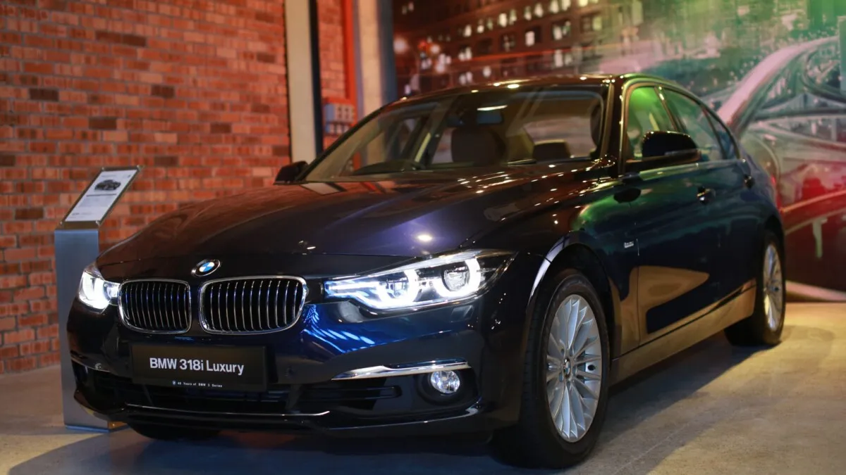The all-new BMW 318i Luxury