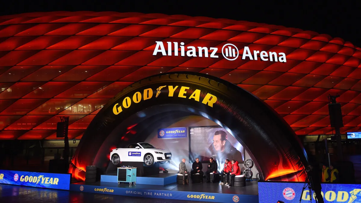 Muenchen 25.11.2015Der FC Bayern Muenchen praesentiert seinen neuen Platin Partner Goodyear.FOTO: Goodyear