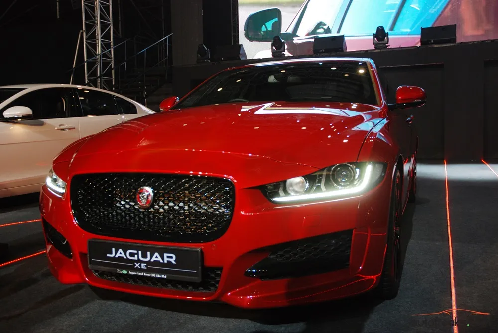 Jaguar XE - 3