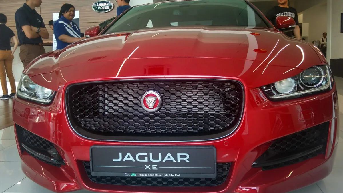 Jaguar_XE (1)