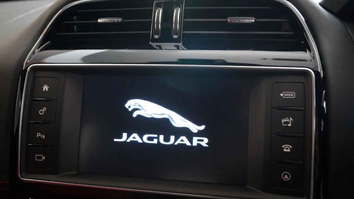 Jaguar_XE (6)