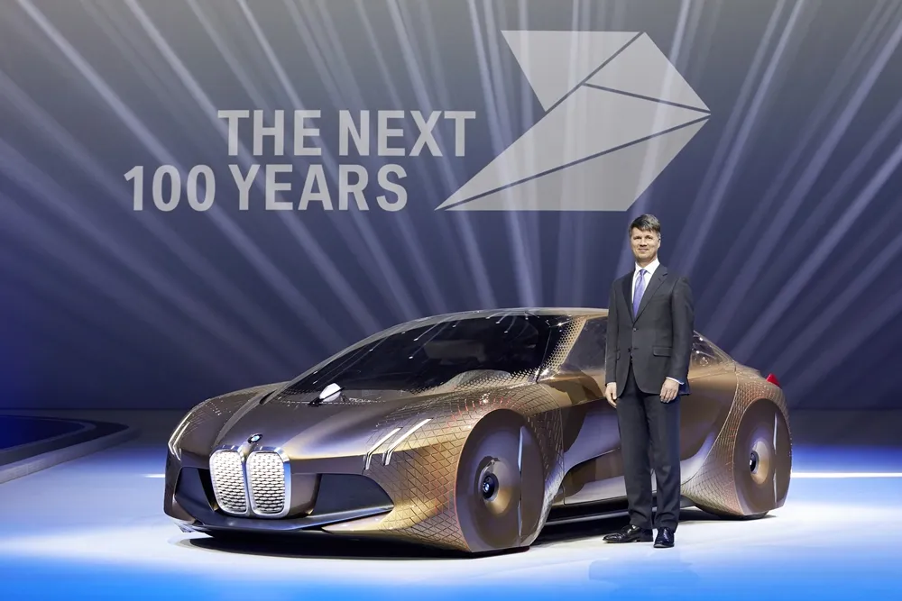 BMW Vision Next 100 - 34