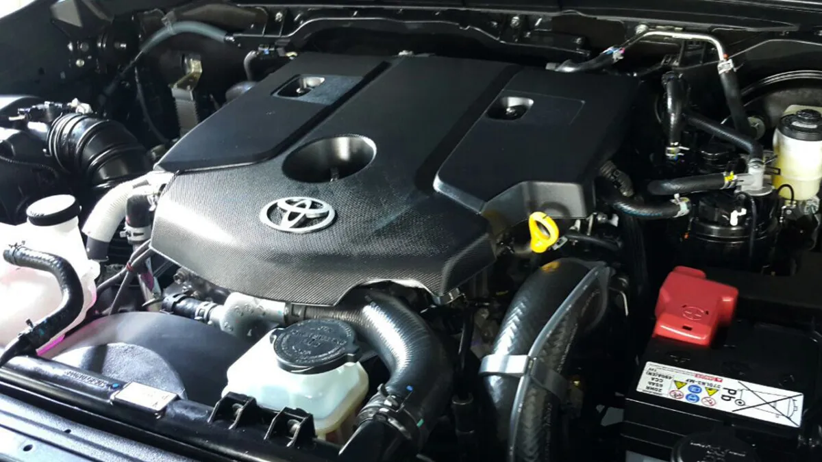 2016_Toyota_Fortuner_Engine_1