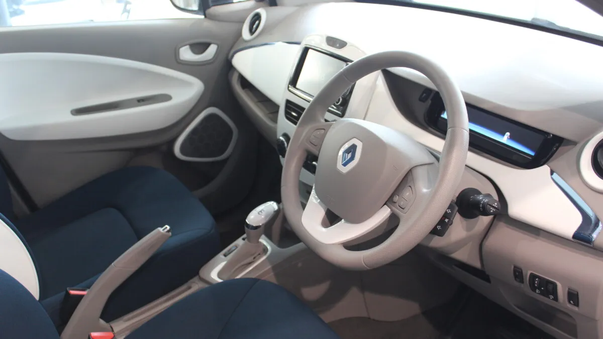 Renault ZOE_interior_with cruise control & speed limiter