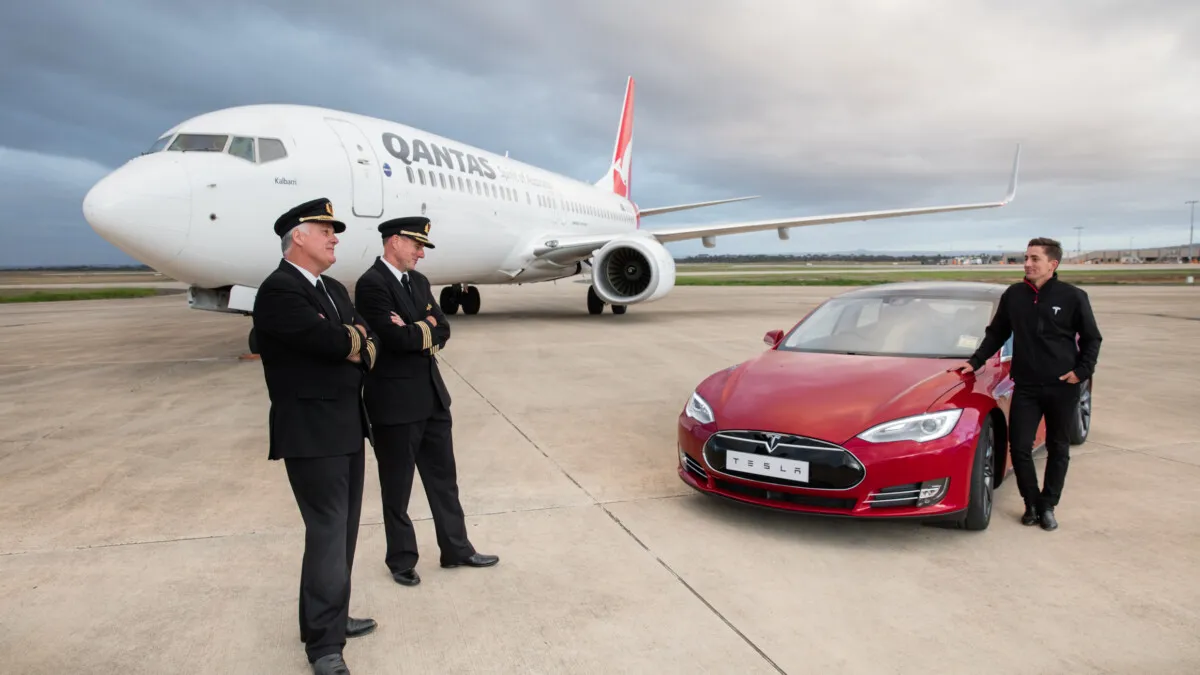 Tesla Model S VS Qantas Boeing 737 On A Drag Race (7)