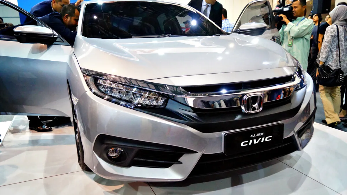 2016_Honda_Civic_Turbo_1