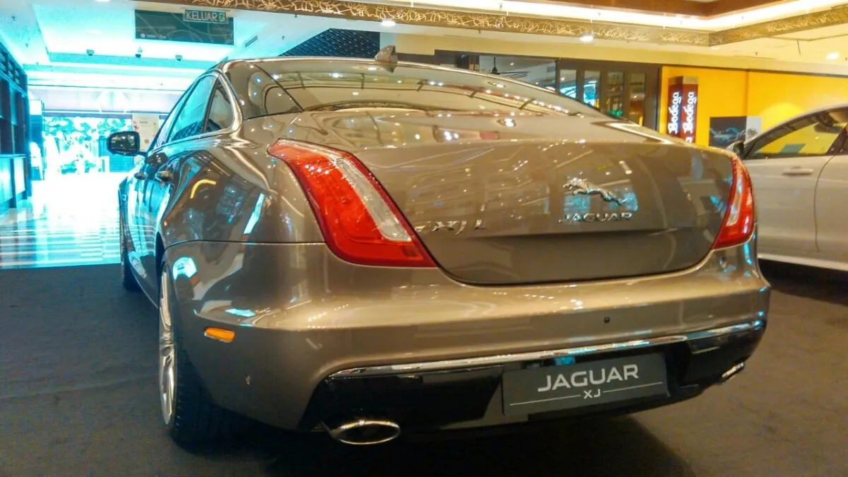 2016_Jaguar_XJ (3)