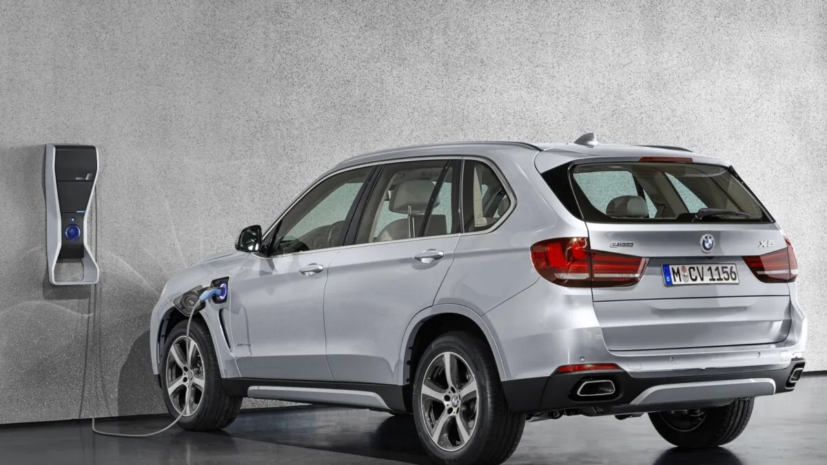 The all-new BMW X5 xDrive40e (5)