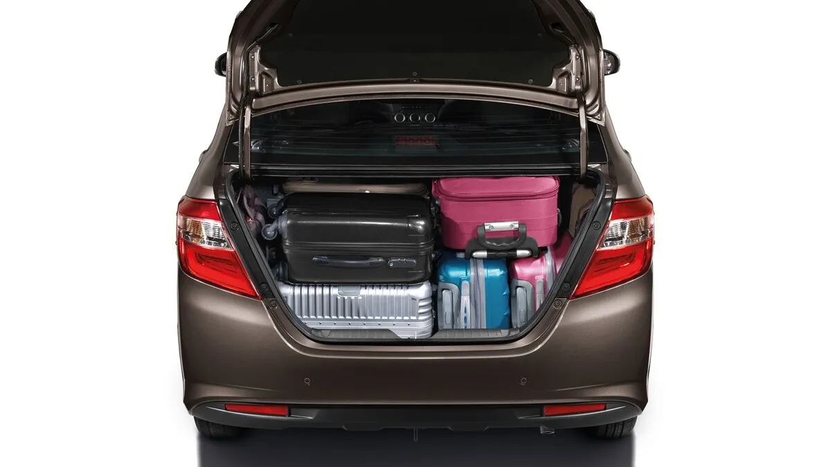 508L Boot Space with Luggages