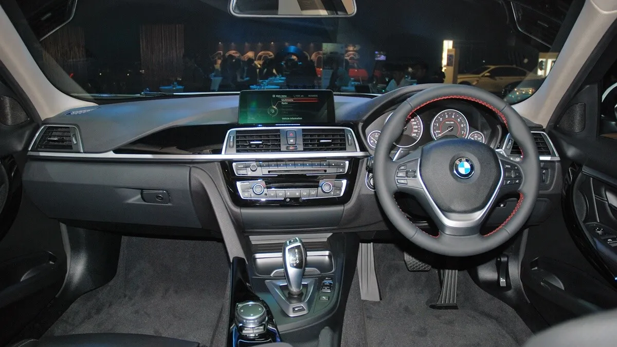 BMW 330e (5)