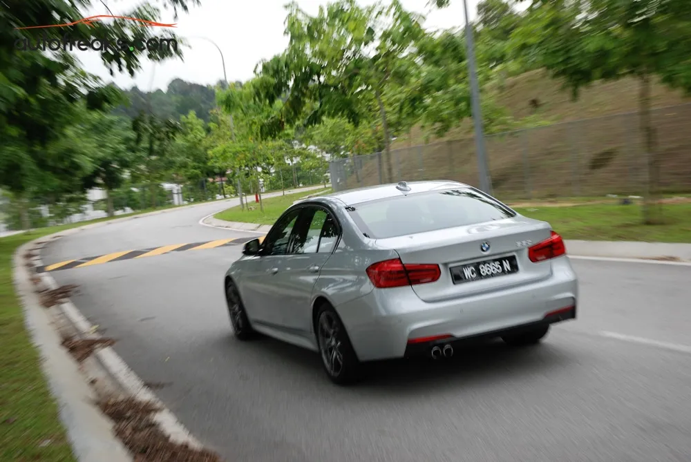 BMW 330i M Sport - 35