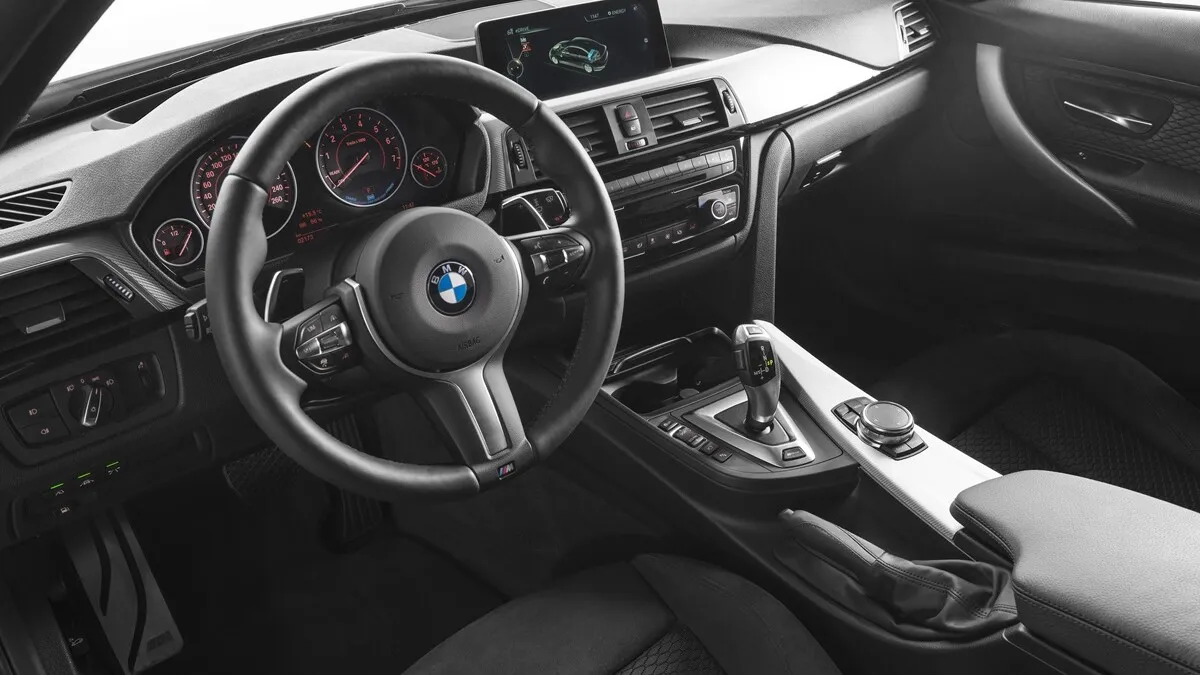 The new BMW 330e (9)