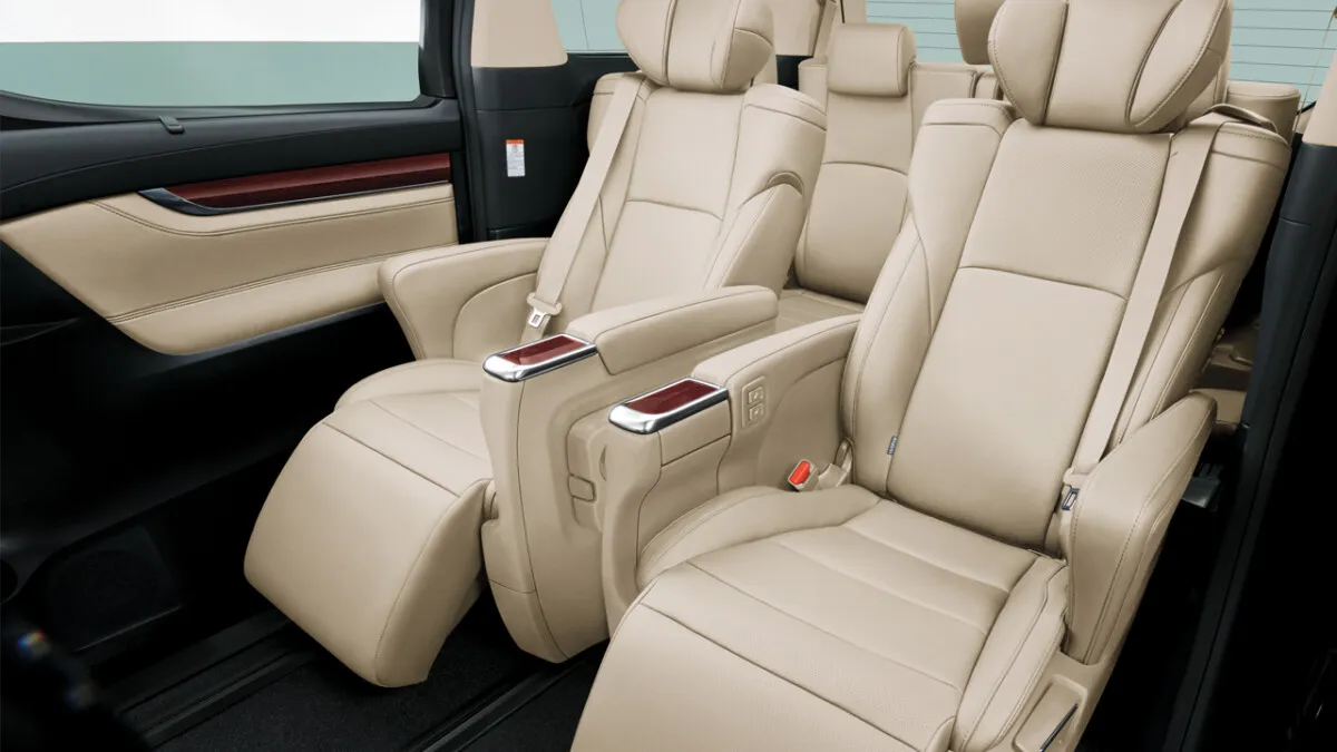 Toyota_Alphard_Captain_Seats
