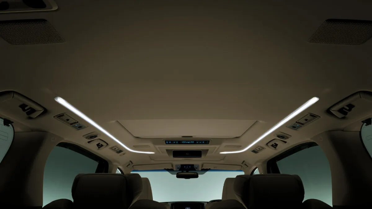 Toyota_Alphard_Ceiling_Illumination_White