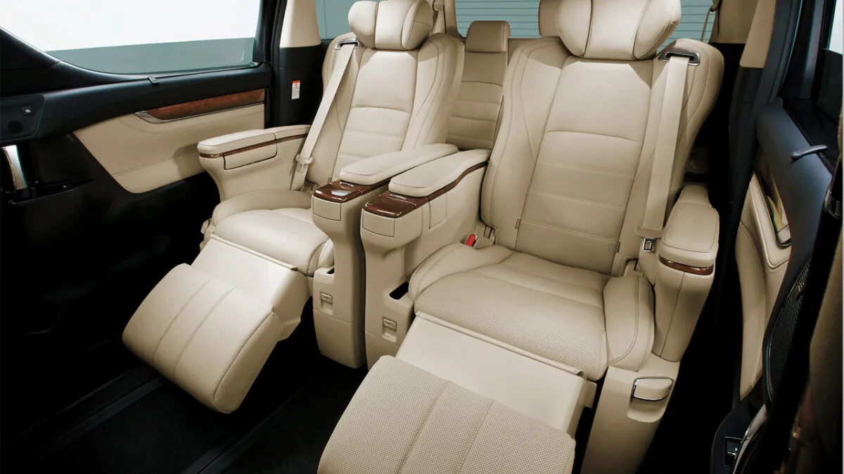 Toyota_Alphard_Executive_Lounge_VIP_Seats