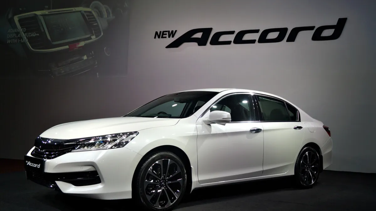 2016_Honda_Accord_facelift (17)