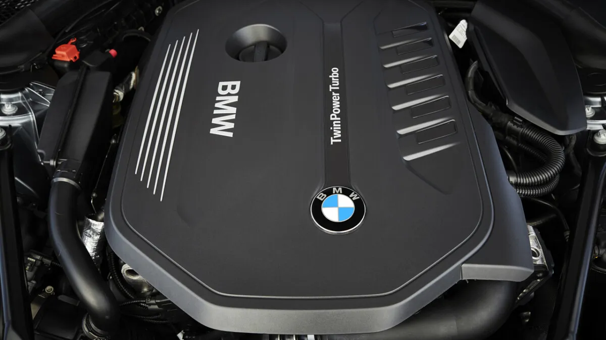 2017_BMW_G30_5_Series (19)