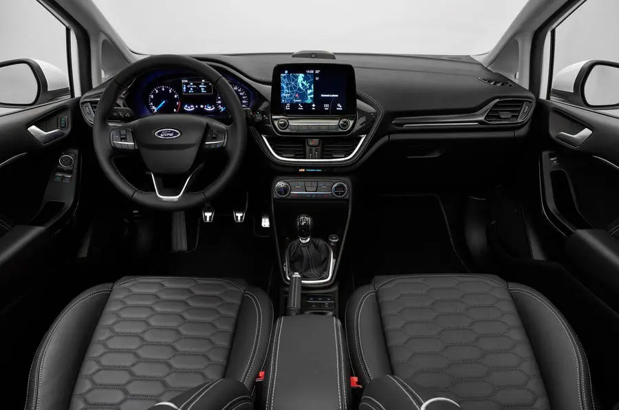 2017_Ford_Fiesta_Interior_2