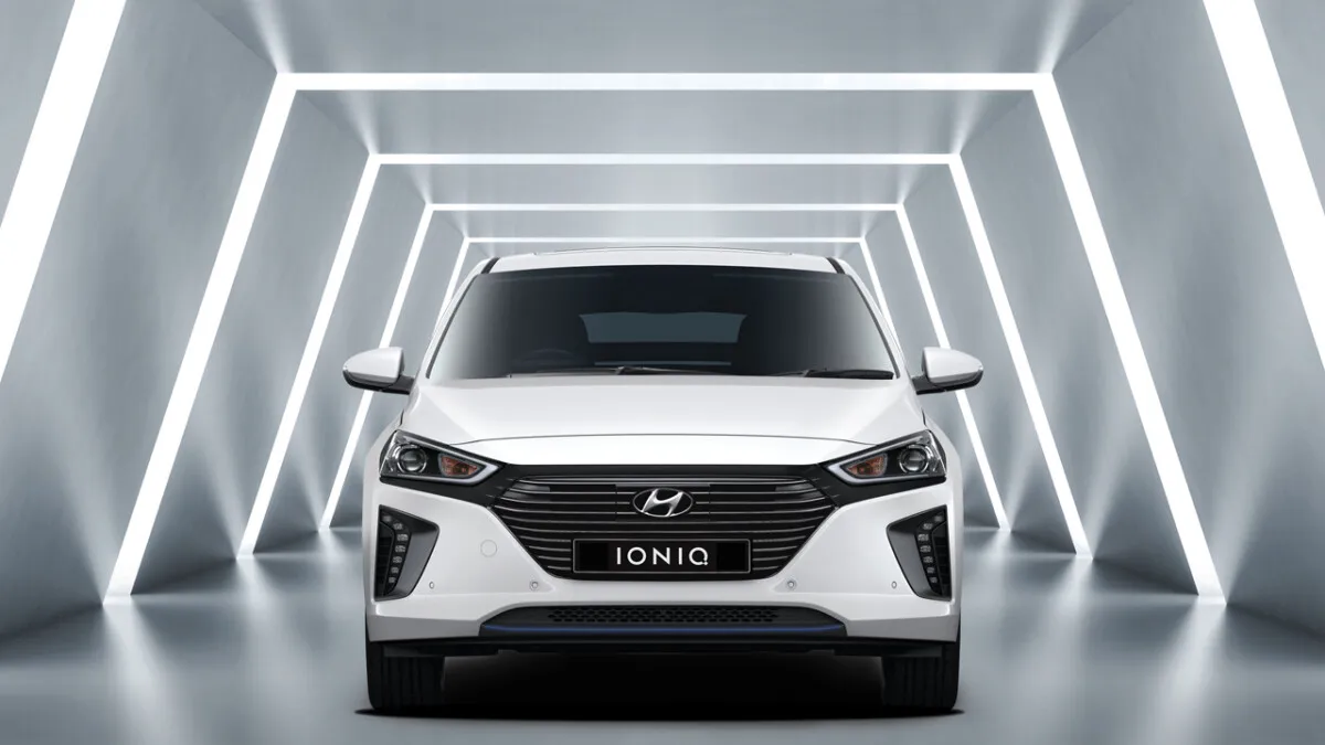 Hyundai_Ioniq_Front_View