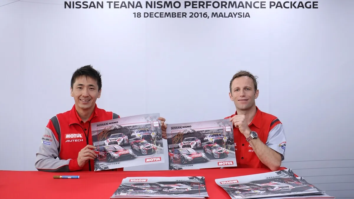 06 NISMO Racing Drivers_Autograph Session