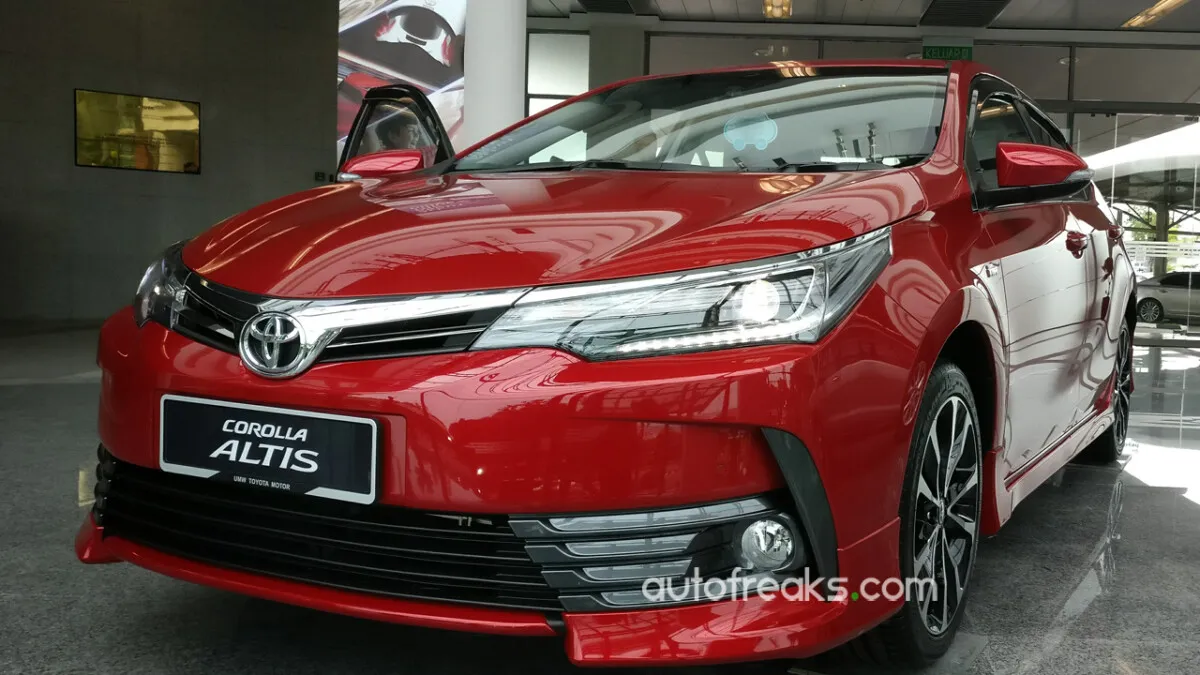 2016_Toyota_Corolla_Altis_Facelift_Preview_2016_19
