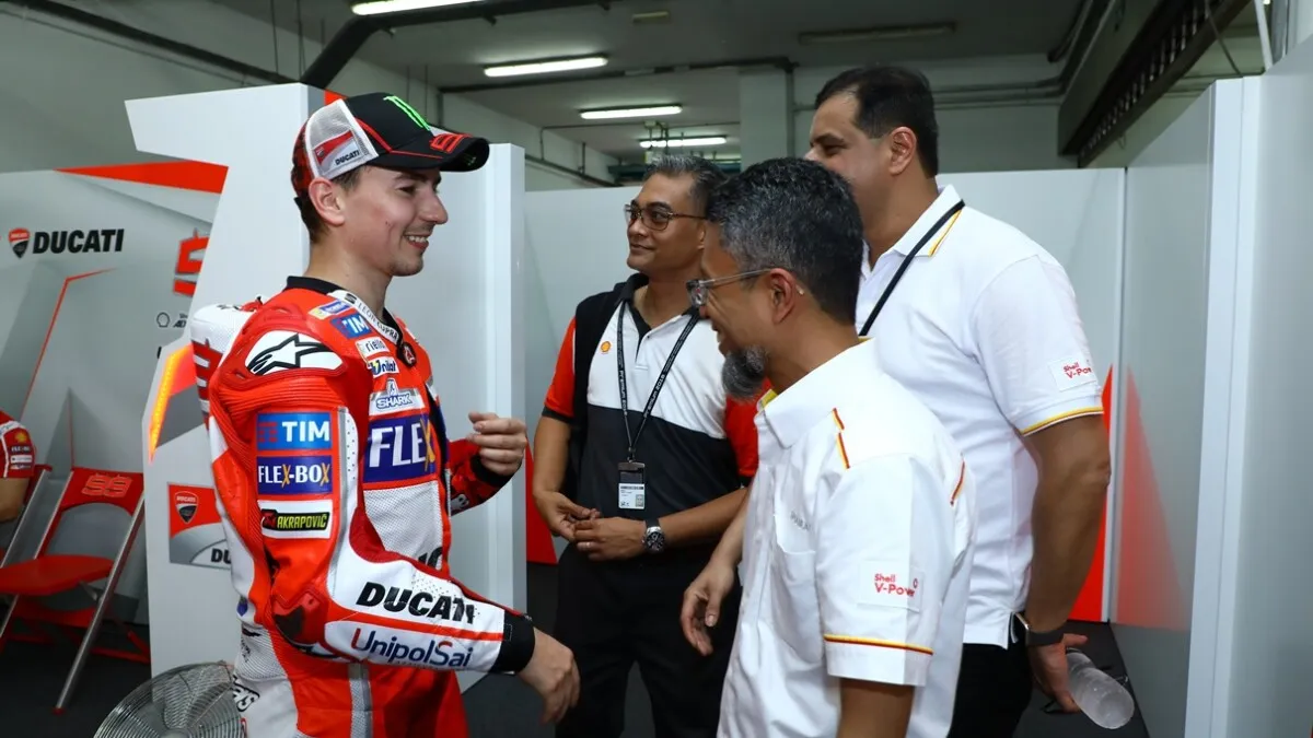 Ducati rider Jorge Lorenzo welcomes Shell Malaysia MD Shairan Huzani Hus...