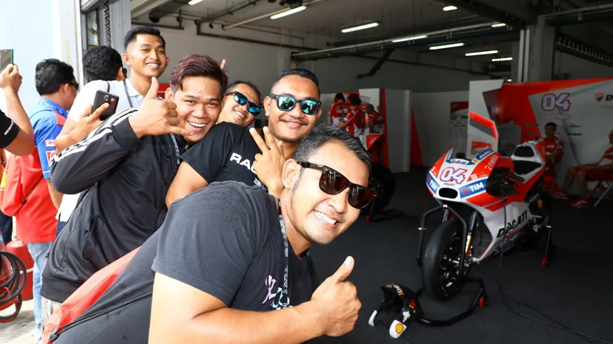 Lucky mechanics invited by Shell Advance pose at the Ducati garage