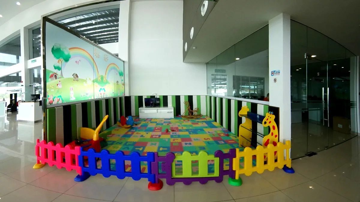 06 Ban Chu Bee Honda 4S Centre provides a fun and spacious Kids' Corner for customers