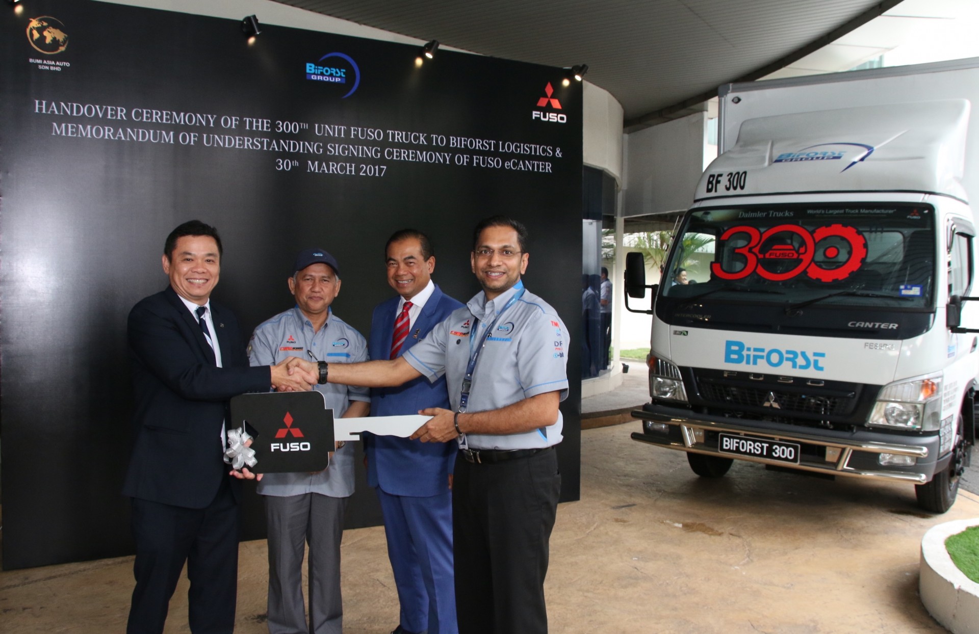 Mercedes Benz M Sia Commercial Vehicles Delivers 300th Fuso Truck To Biforst Logistics Autofreaks Com