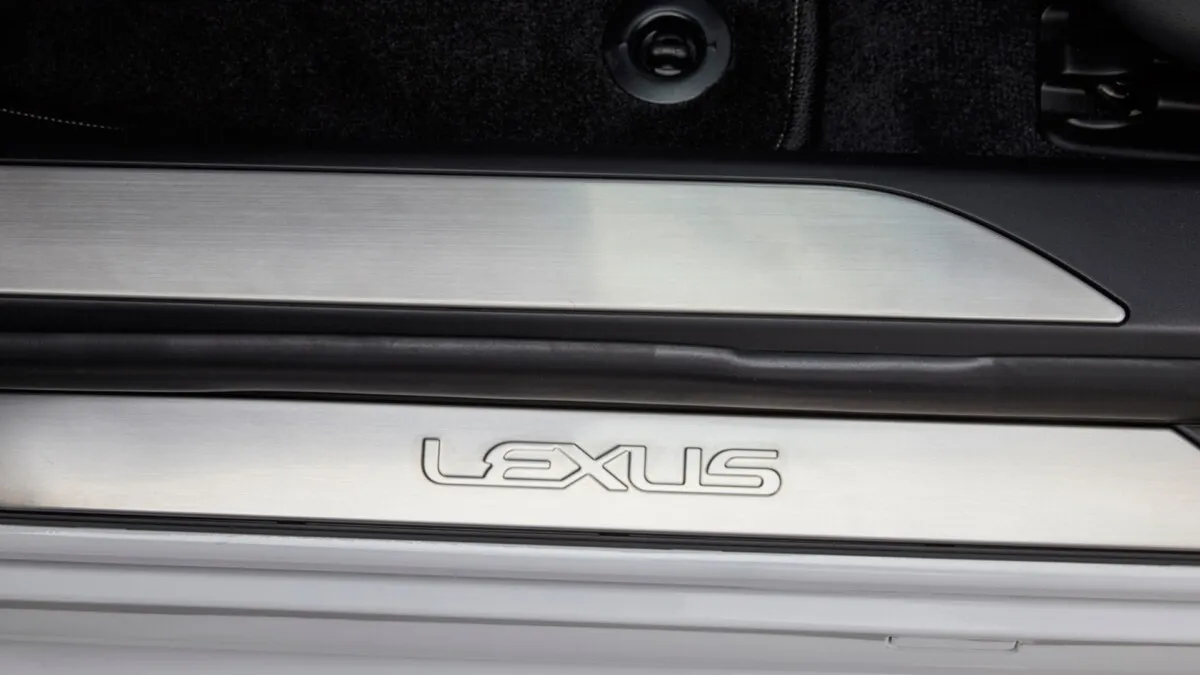 2018 Lexus LS 500 F Sport (39)